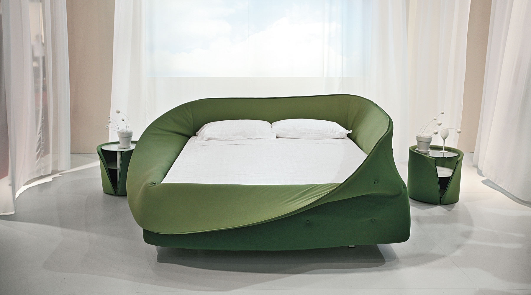 двуспальная кровать с бортиками