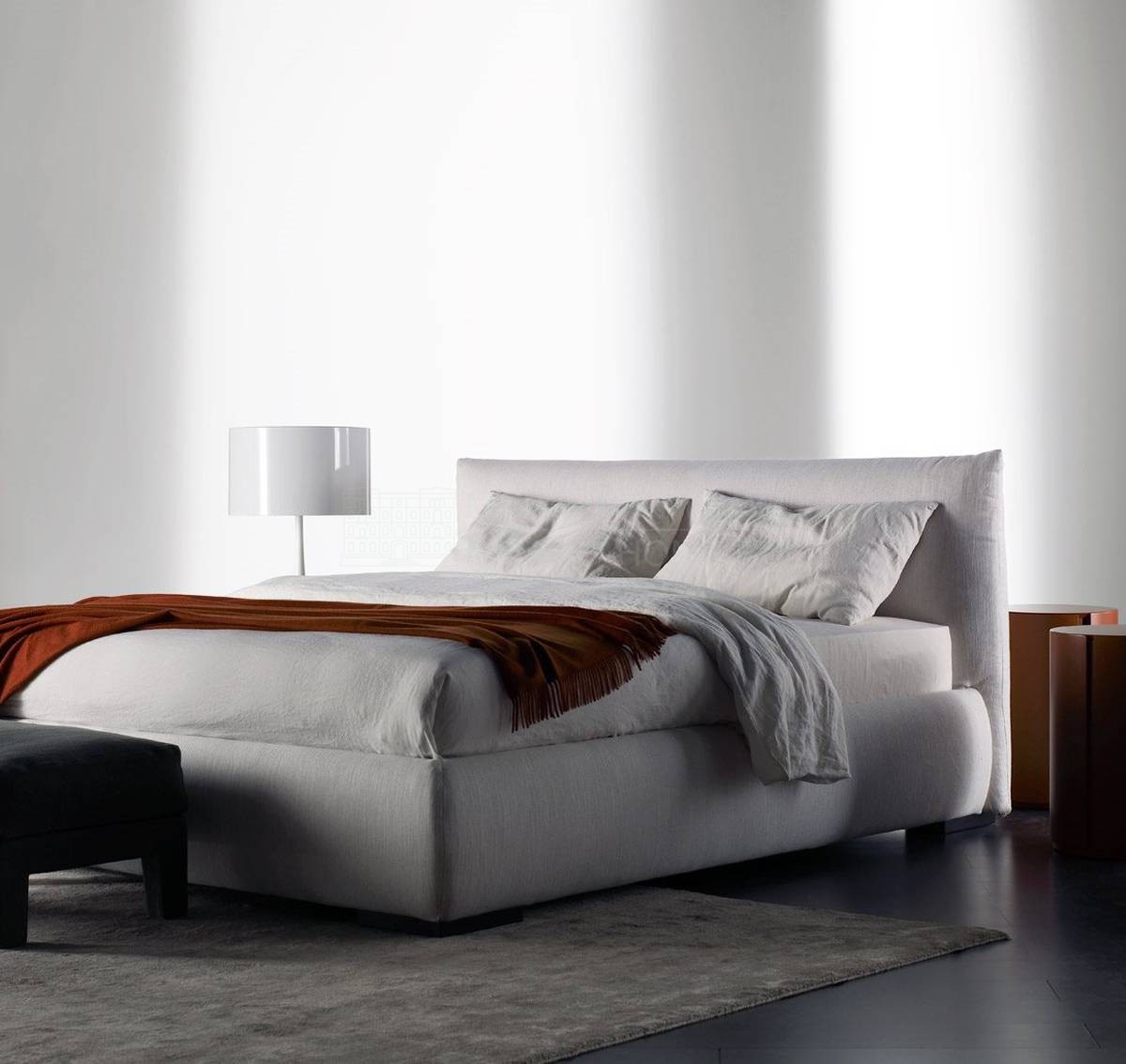 Кровать с мягким изголовьем Scott bed из Италии фабрики MERIDIANI