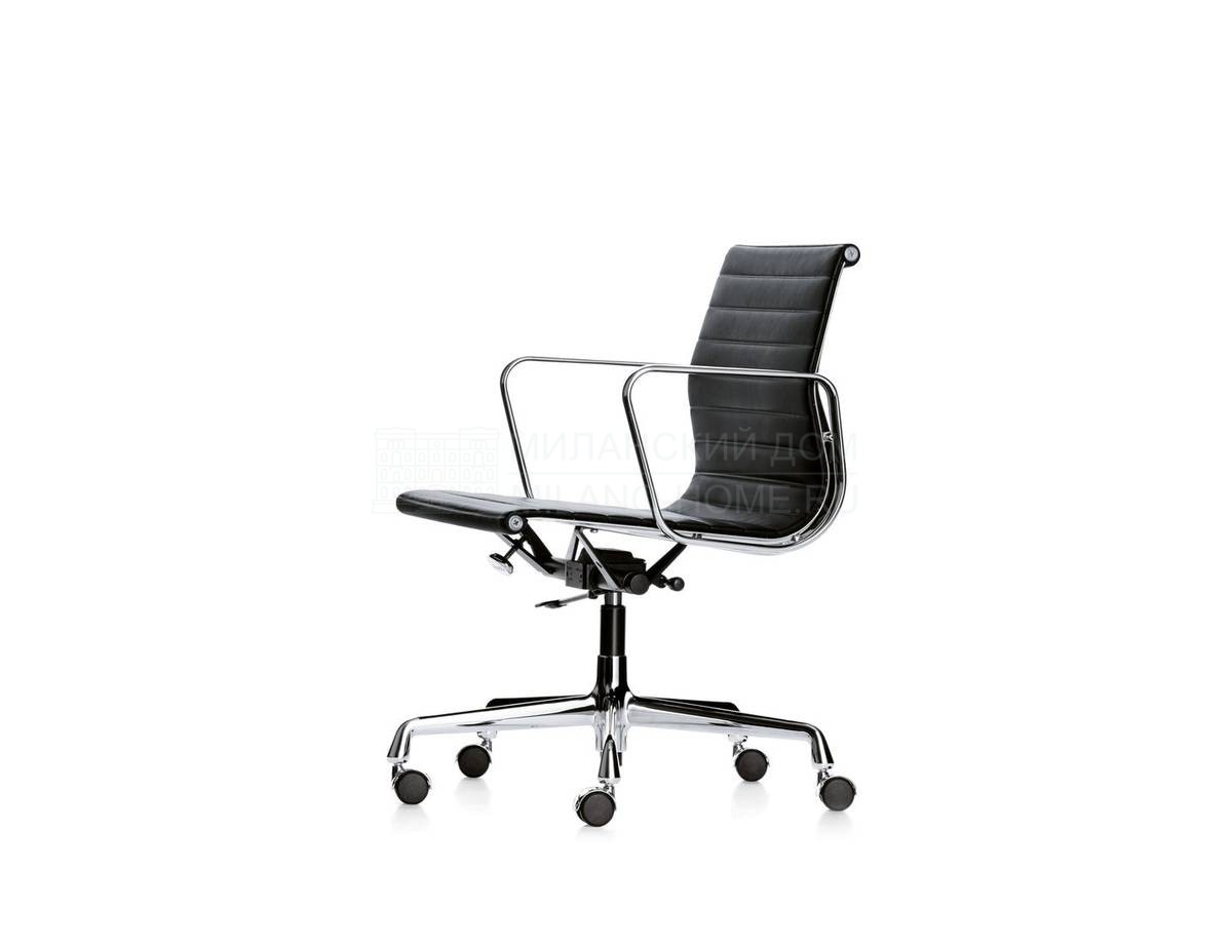 Кожаное кресло Aluminium Chair EA 117/119 из Швейцарии фабрики VITRA