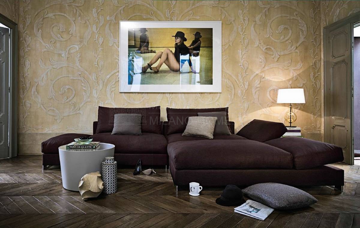 Прямой диван Moving sofa из Италии фабрики ARKETIPO