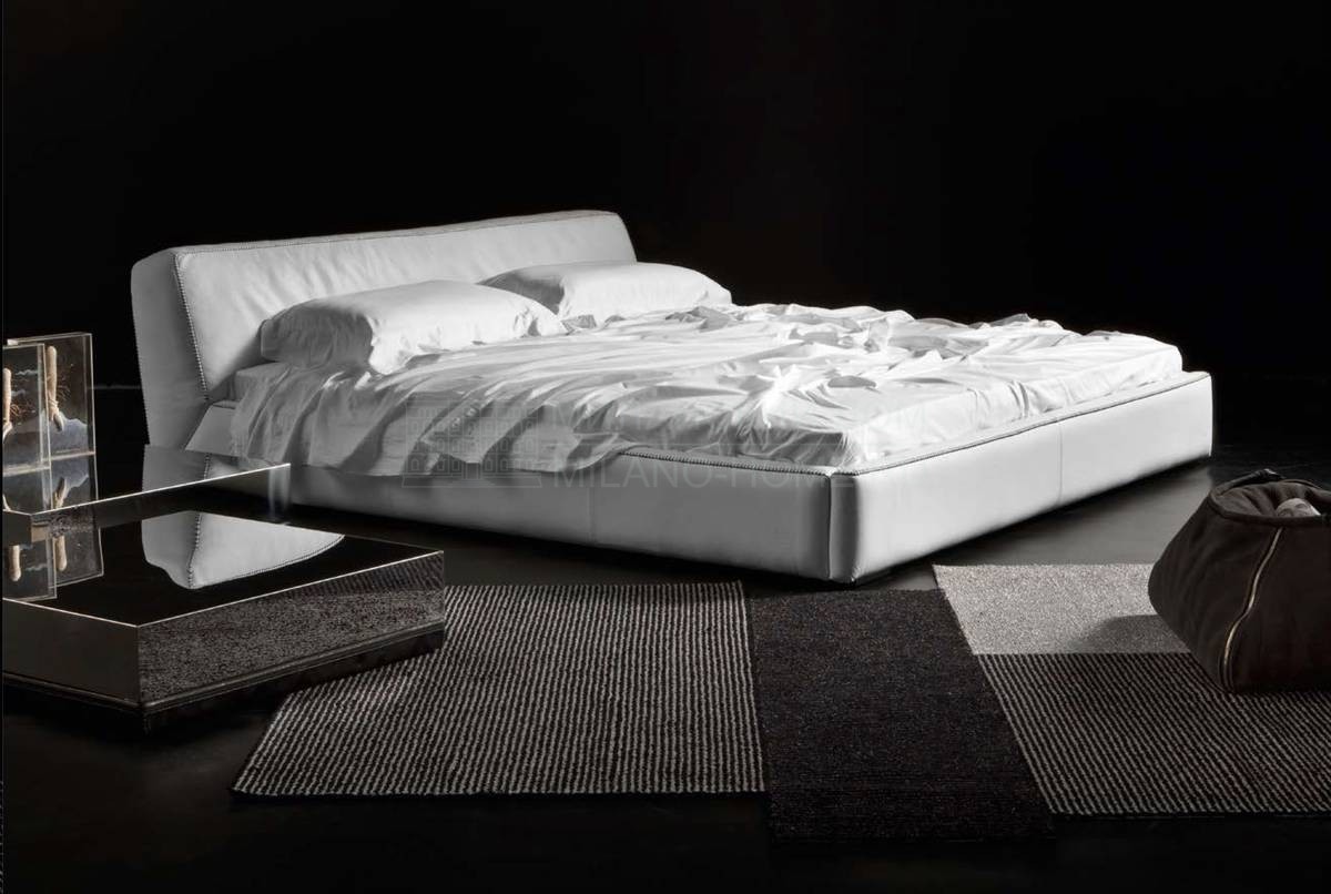 Кровать с мягким изголовьем Oxer night из Италии фабрики GAMMA ARREDAMENTI