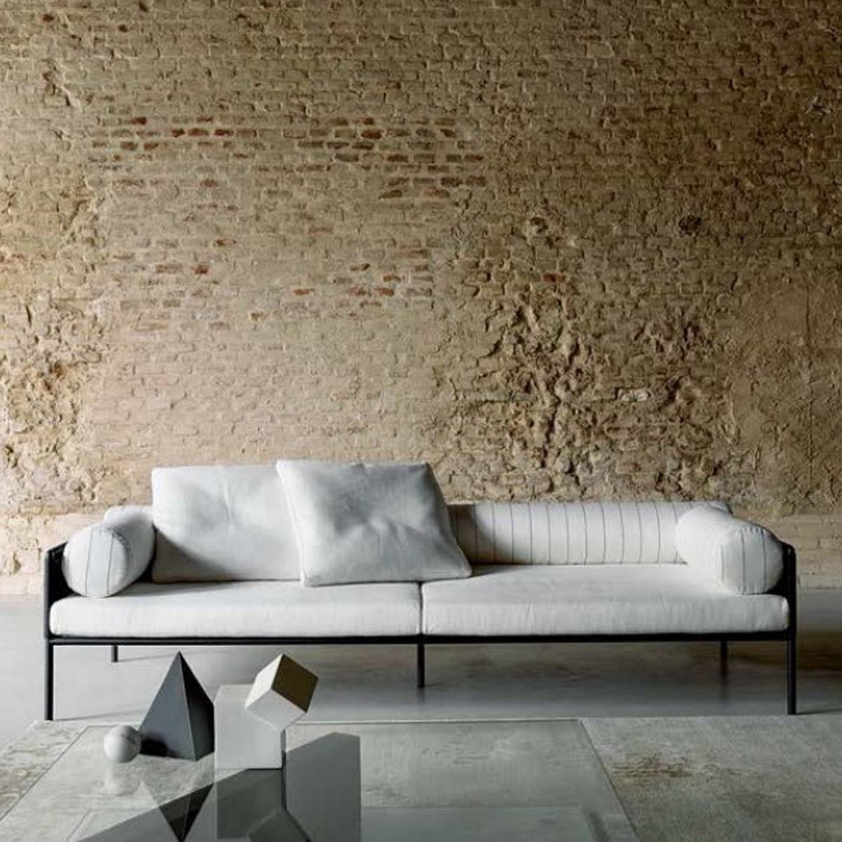 Прямой диван Agra sofa из Италии фабрики LIVING DIVANI