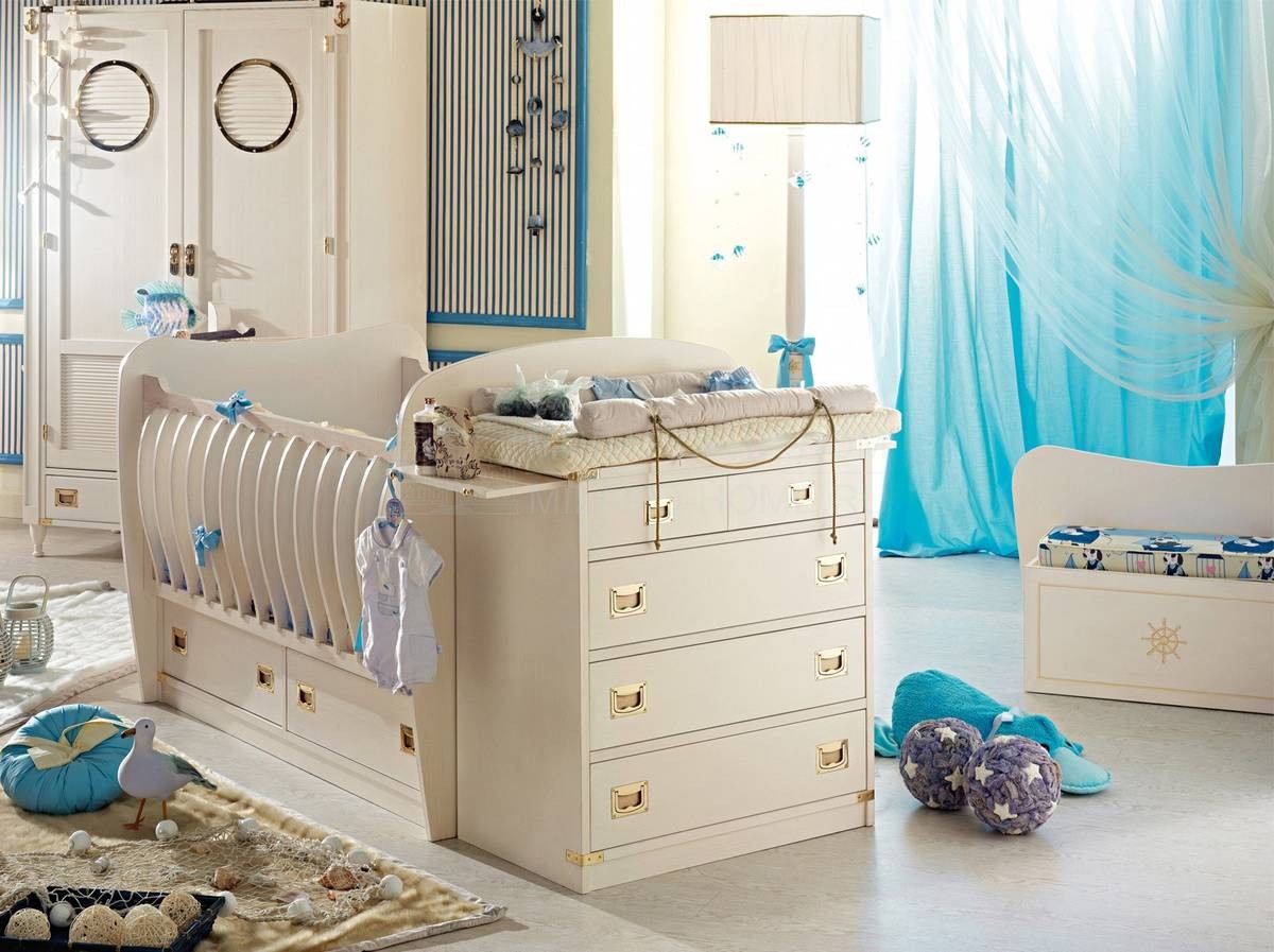детская кровать для новорожденных с комодом и пеленальным столиком