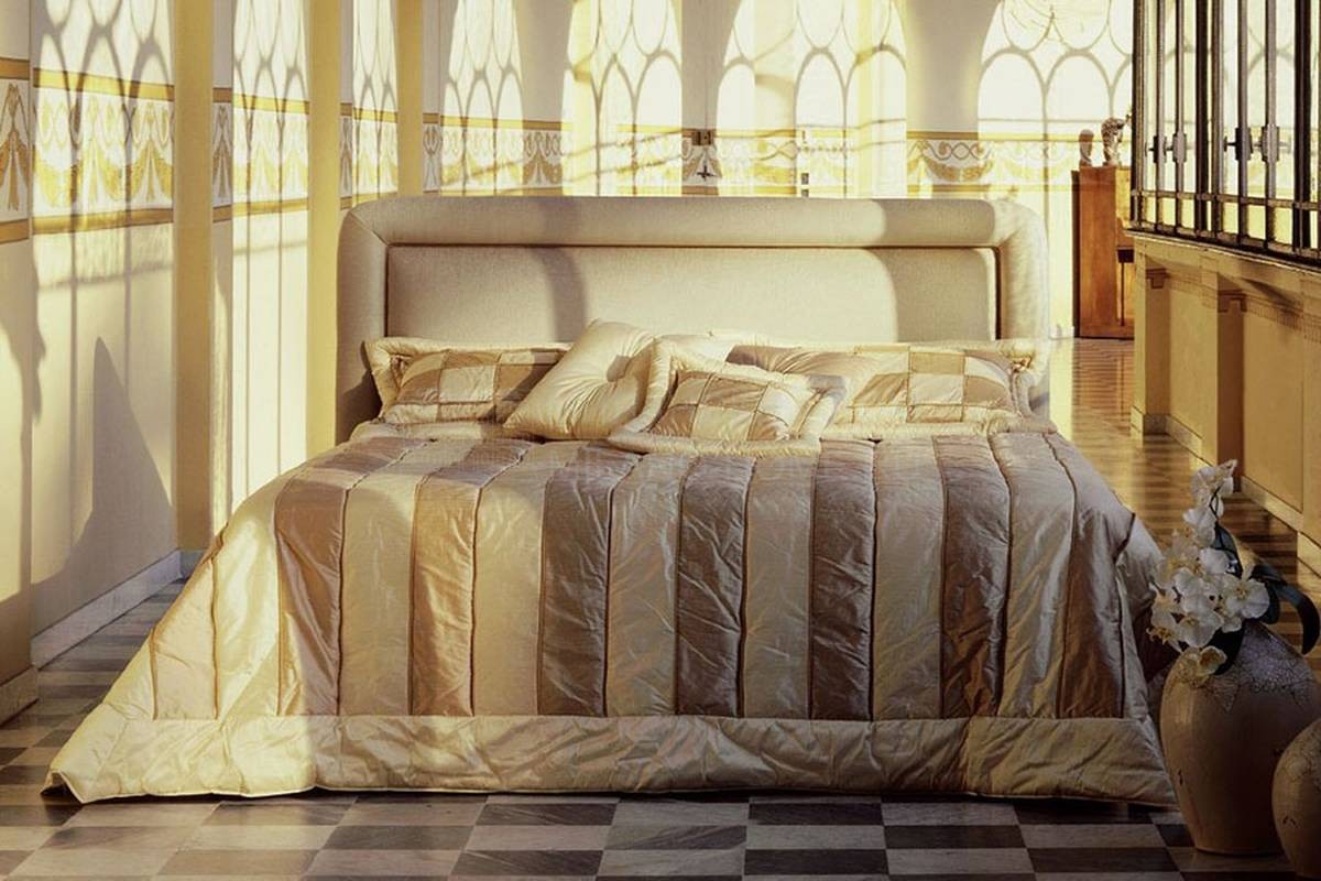 Кожаная кровать Orione (bedhead) из Италии фабрики PIGOLI