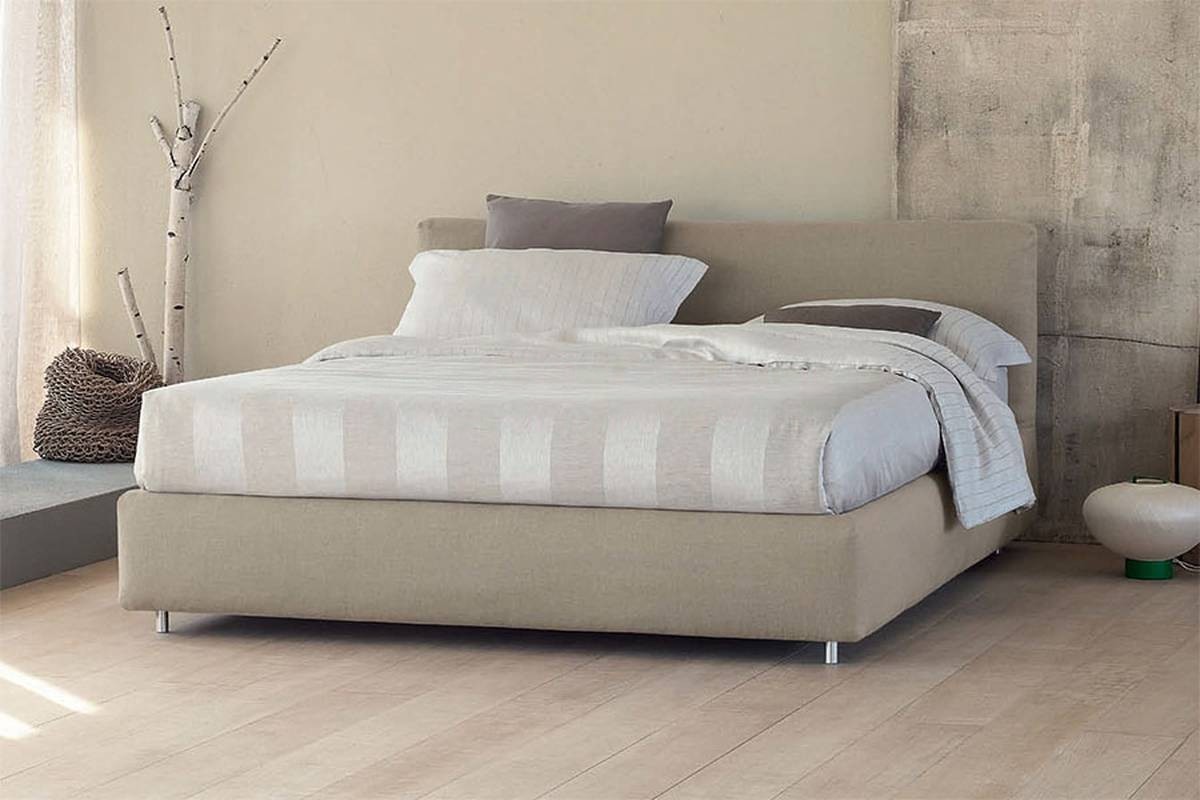 Кровать с мягким изголовьем Merkurio / art.LH2K LE9K из Италии фабрики FLOU