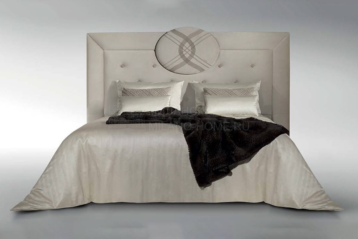 Кровать с мягким изголовьем Cameo Maxi из Италии фабрики FENDI Casa